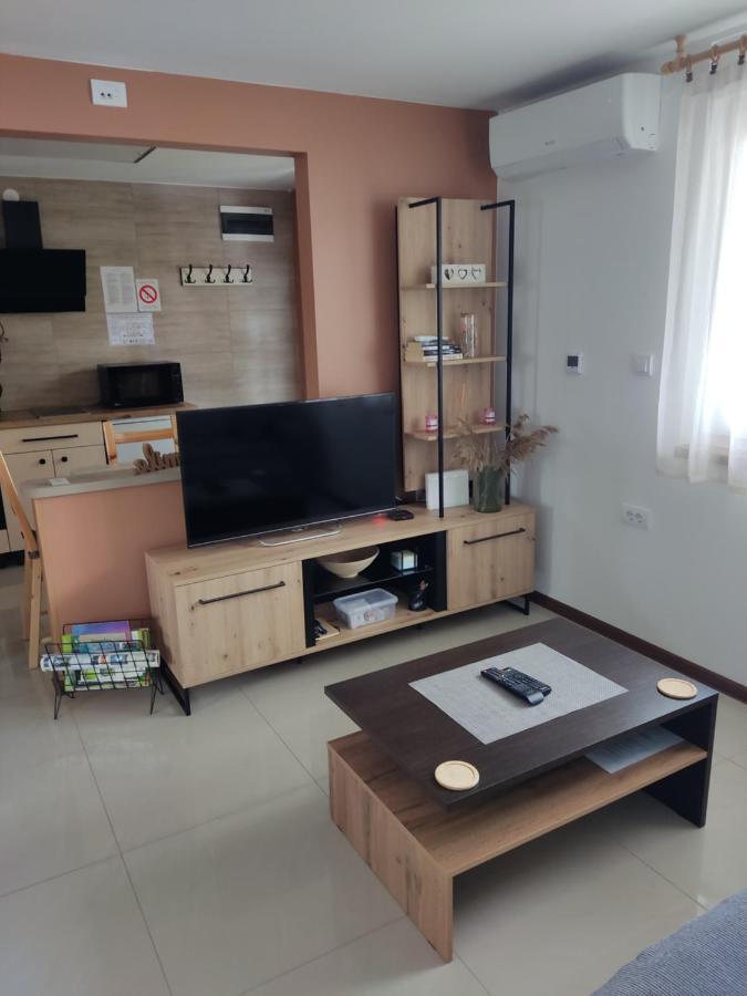 Apartmani Sladjana Novi Sad Exterior photo