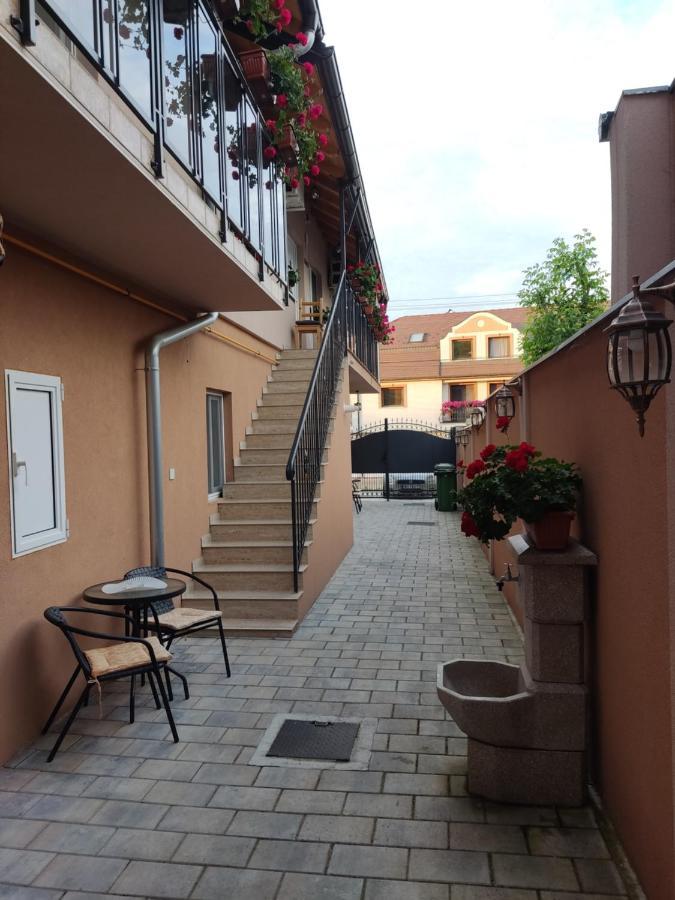 Apartmani Sladjana Novi Sad Exterior photo