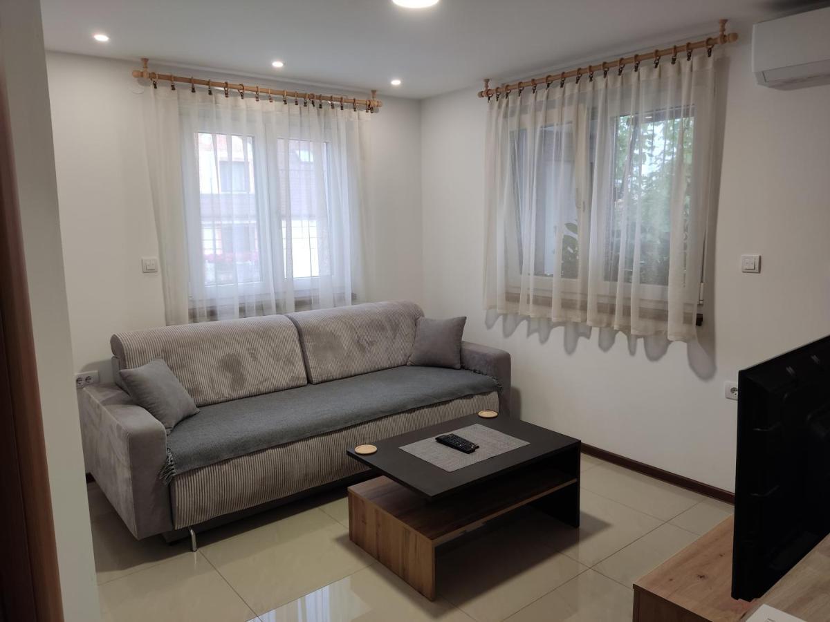 Apartmani Sladjana Novi Sad Exterior photo